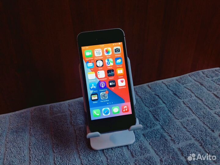 iPhone SE, 32 ГБ