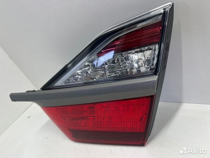 Фонарь внутренний правый Toyota Camry V55