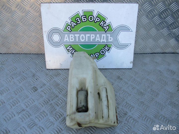 Бачок омывателя Mercedes Bens w123
