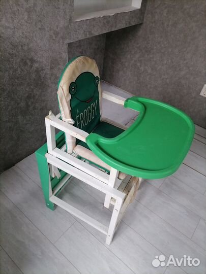 Детский стульчик для кормления деревянный