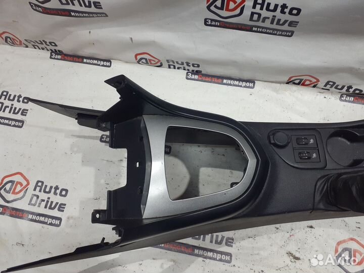 Peugeot 408 подлокотник