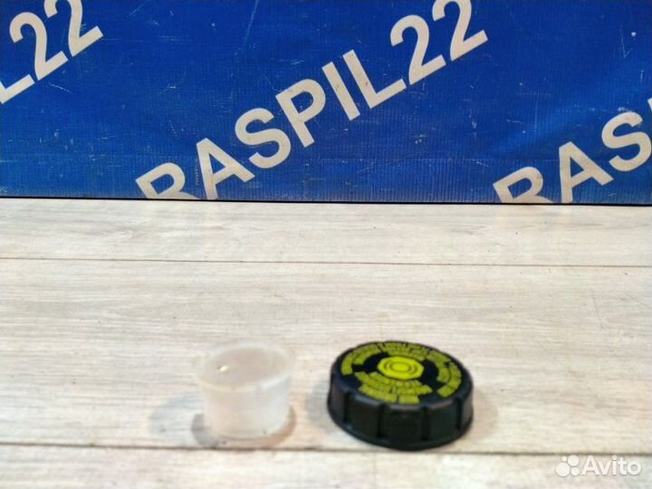 Крышка бачка тормозной жидкости Mercedes-Benz