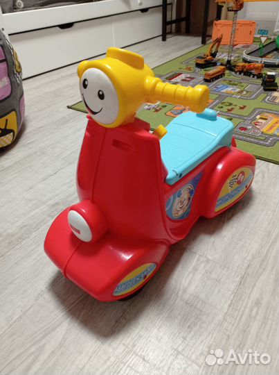 Музыкальный обучающий скутер Fisher price