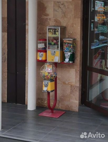 Вендинговые аппараты для игрушек и жевачки