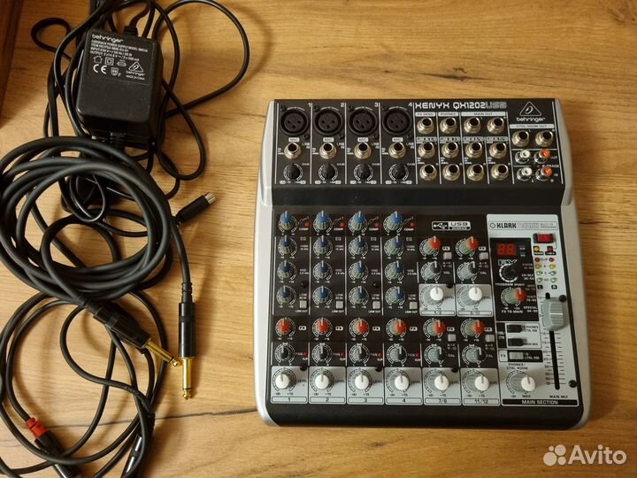 Микшерный пульт Behringer Xenyx QX1202USB