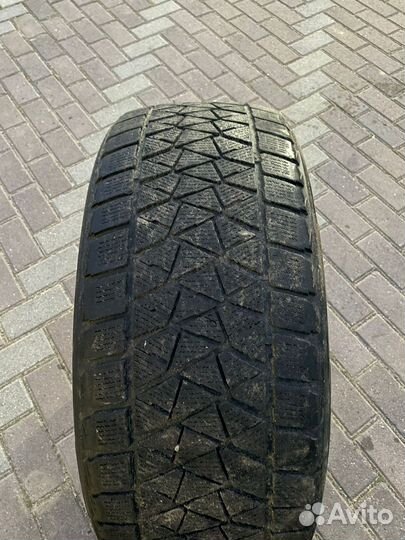 Bridgestone Blizzak DM-V2 265/45 R21 104T