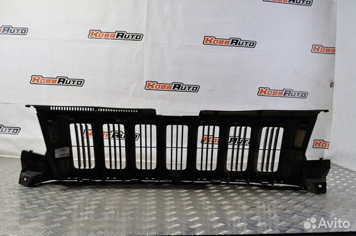 Б/У Б/У Решетка радиатора Jeep Grand Cherokee WK2