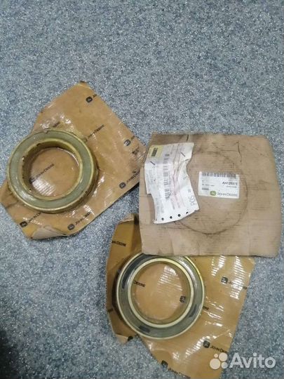 Подшипник John Deere AH125975