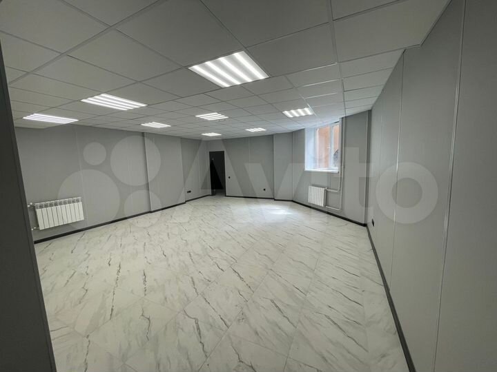 Офис с арендатором, 272.7 м²