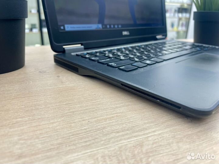 Ноутбук Dell latitude E7250 i5-5/8Gb/ SSD