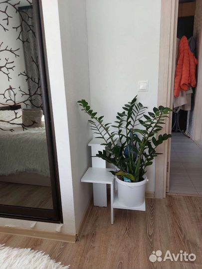 Полка для цветов напольная