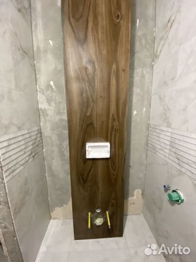 Укладка кафельной плитки керамогранита мозайки и б