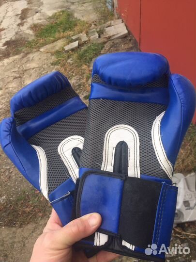 Боксерские перчатки