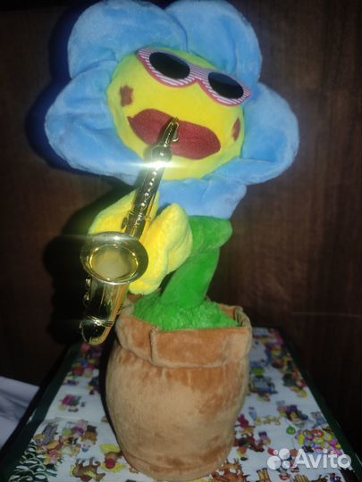 Танцующий цветок с саксофоном