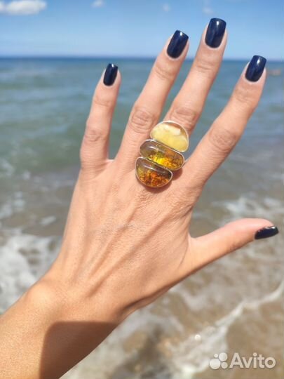Кольцо с янтарём