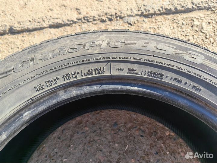 Dunlop Graspic DS3 215/60 R17