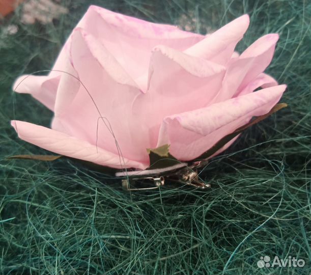 Украшение на платье цветок