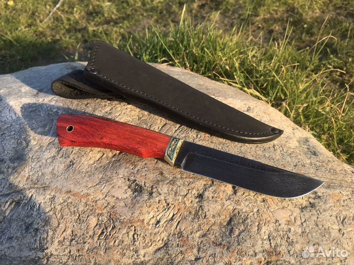 Нож из дамасской стали