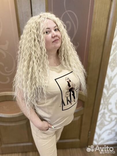 Модель на афрокудри