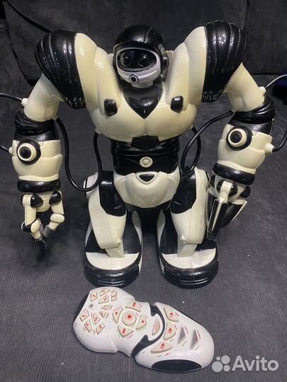 Робот на пульте управления