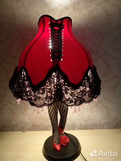 Лампа настольная с абажуром