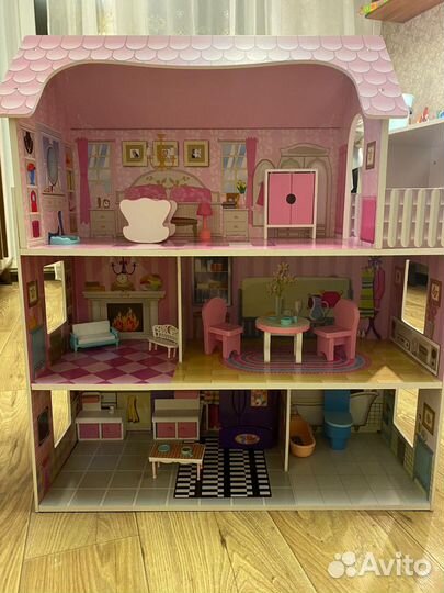Кукольный домик с мебелью