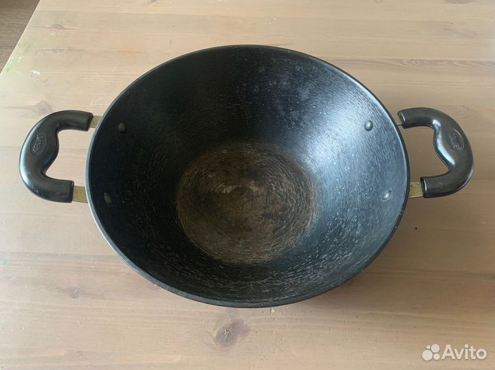 Чугунная сковорода вок 28 см