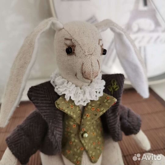 Игрушка ручной работы кролик