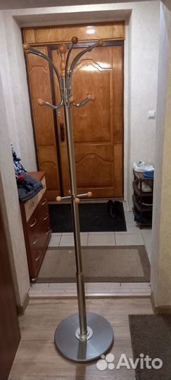 Вешало напольное для одежды