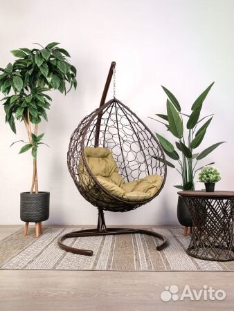 Подвесное кресло капля с ротангом коричневое