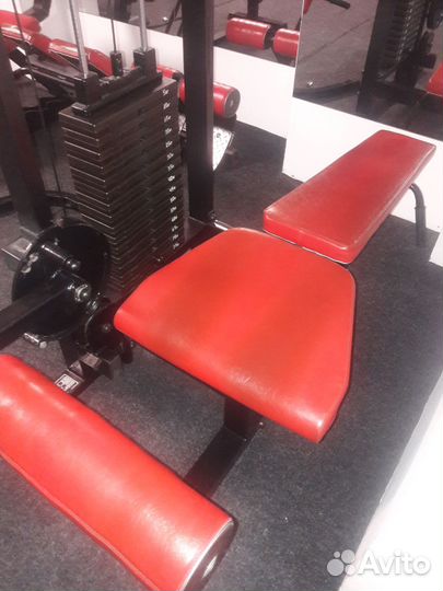 Тренажер сгибание ног