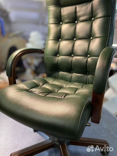 Офисное кресло