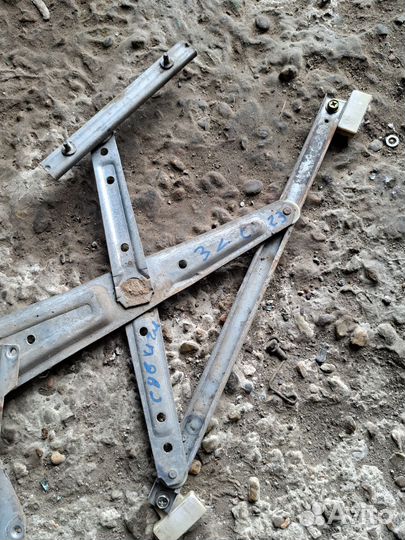 Стеклоподъёмник задний левый Nissan Serena c23