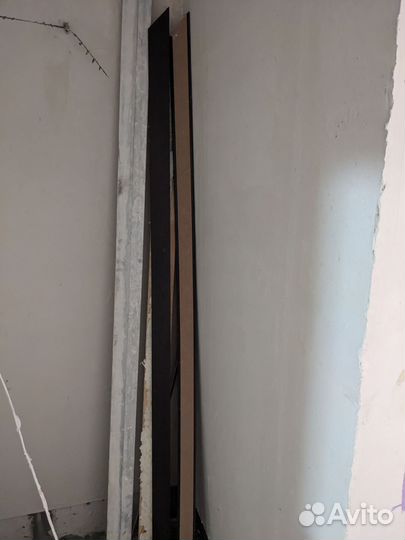 Входная дверь с комплектом ключей