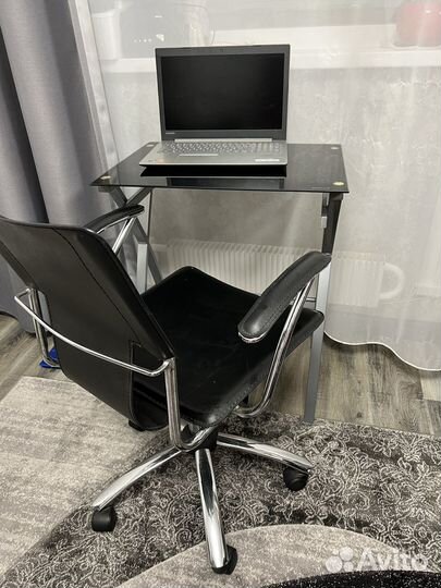 Компьютерный стол стеклянный