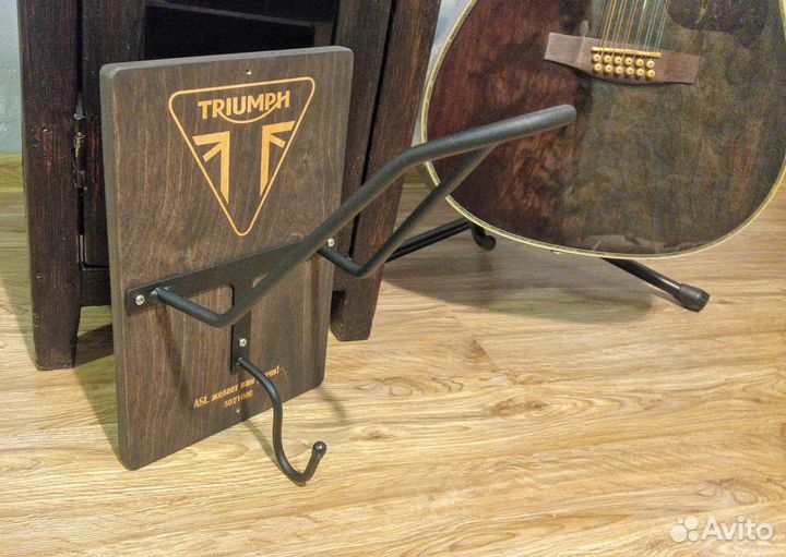 Вешалка Triumph (British)