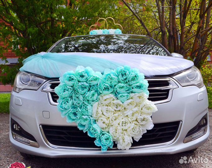 Свадебное украшение на машину