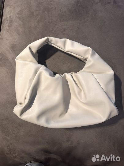 Жнская сумка багет молочного цвета