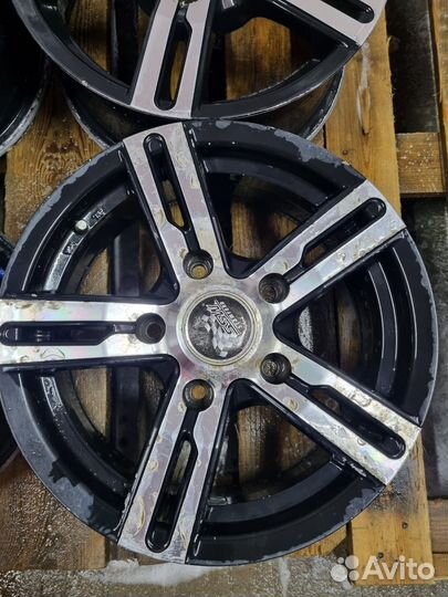 Комплект литых дисков на Ниву