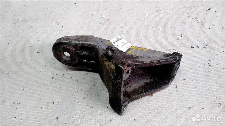 Кронштейн двс левый Audi 100 С3