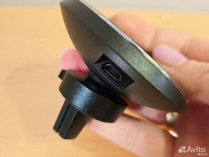 Беспроводная зарядка для авто