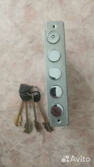 Дверной замок врезной border