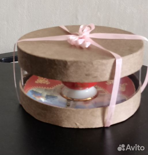 Чашка с блюдцем в подарочной коробке