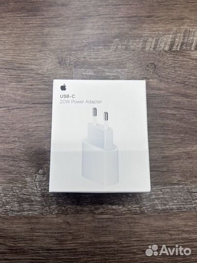 Сетевое зарядное Apple 20W Type-C, 2.2A