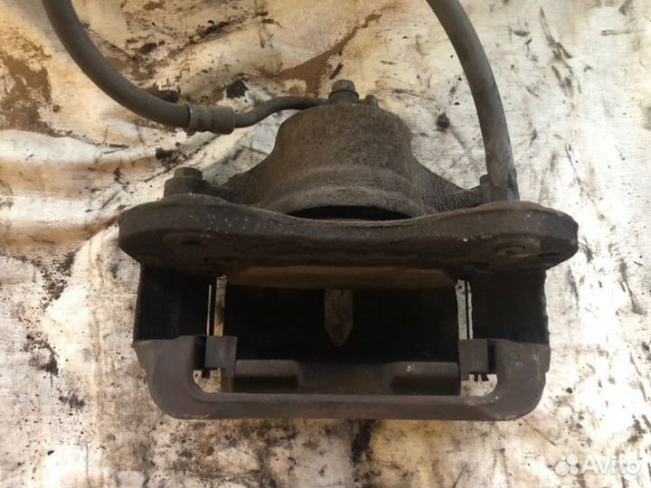 Суппорт тормозной передний левый Kia Sportage 3