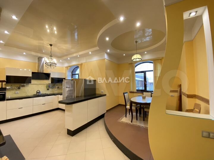 Дом 300 м² на участке 6 сот.