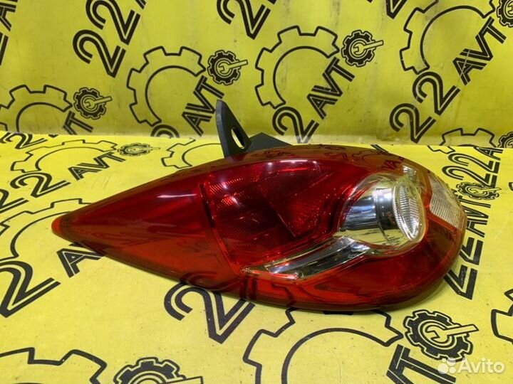 Стоп сигнал задний левый Nissan Tiida C11 HR15DE