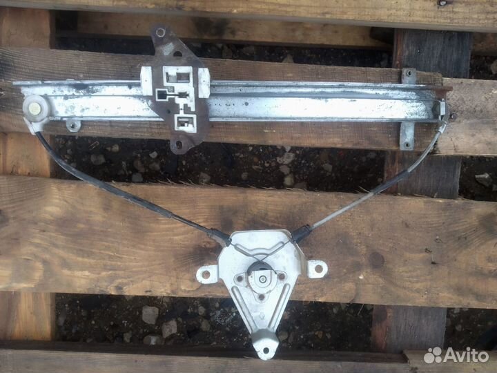 Стеклоподъемник передний правый Nissan Almera N15