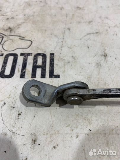 Ограничитель двери передний правый Nissan Terrano