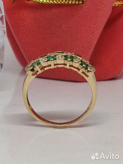 Золотое кольцо с бриллиантами и изумрудами